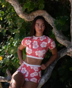 Women Golden Breed Swim-Indie Crop Tee | Hibiscus Wash Red / Beige